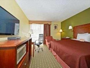 Howard Johnson By Wyndham Clifton Nj Room photo
